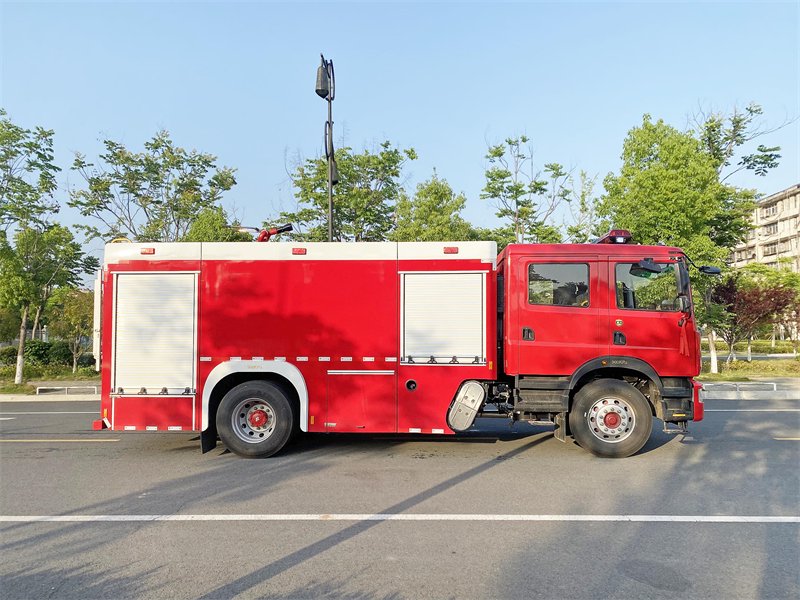 城市逆行者：消防车全景科普指南
